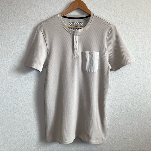TED BAKER LONDON Tekilla Short Sleeve Henley Shirt Light Tan Stone Size 3 US Med - Picture 2 of 11